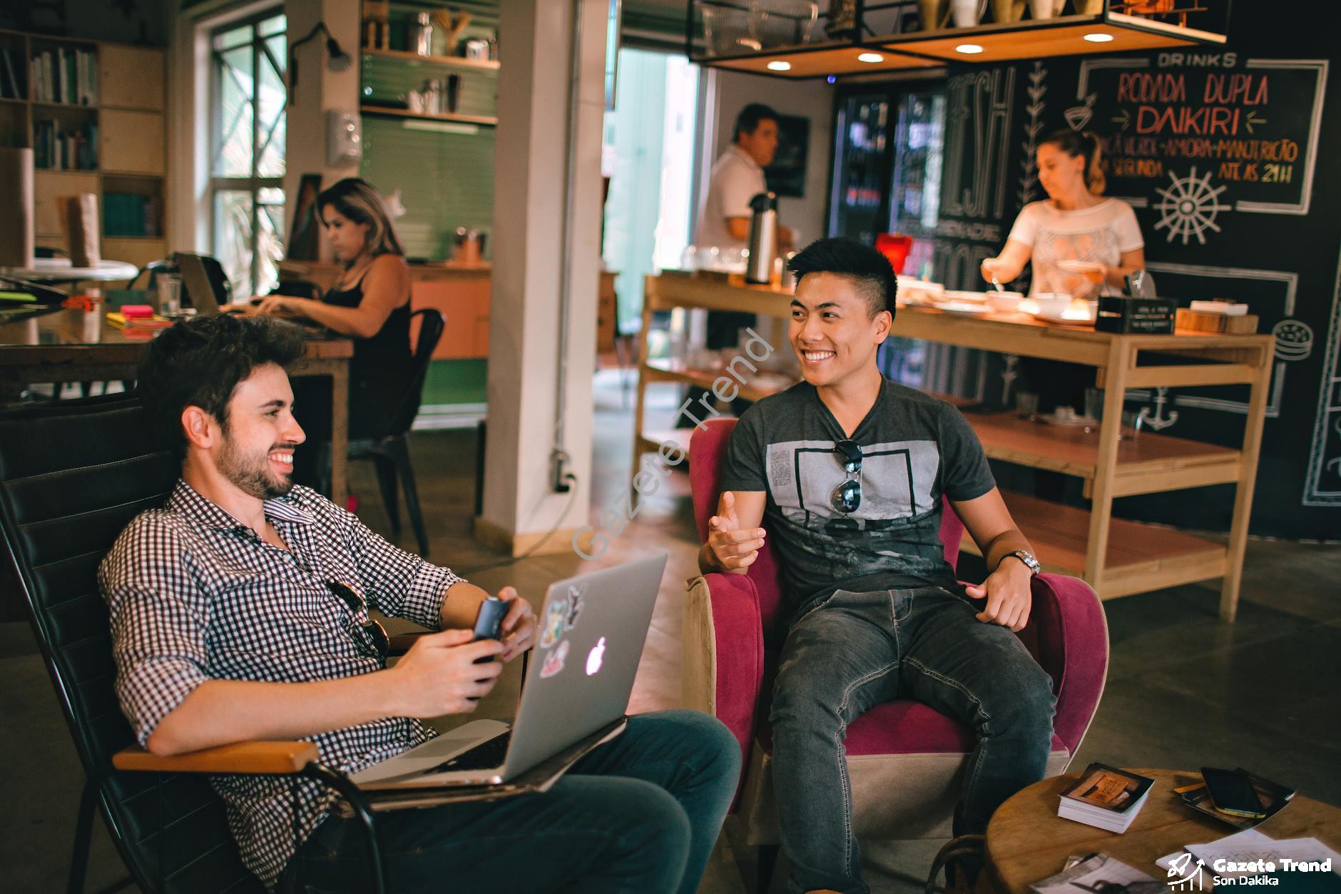 Ofisinizdeki Toplantı Masası Nasıl Olmalı?